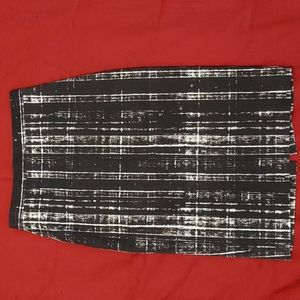 Banana Republic - Black & White Pensil Skirt